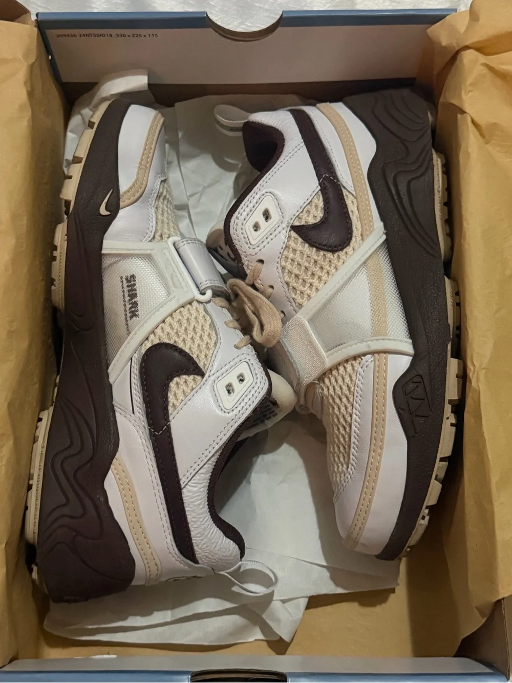 Travis Scott x Nike Zoom Field Jaxx ‘light chocolate’